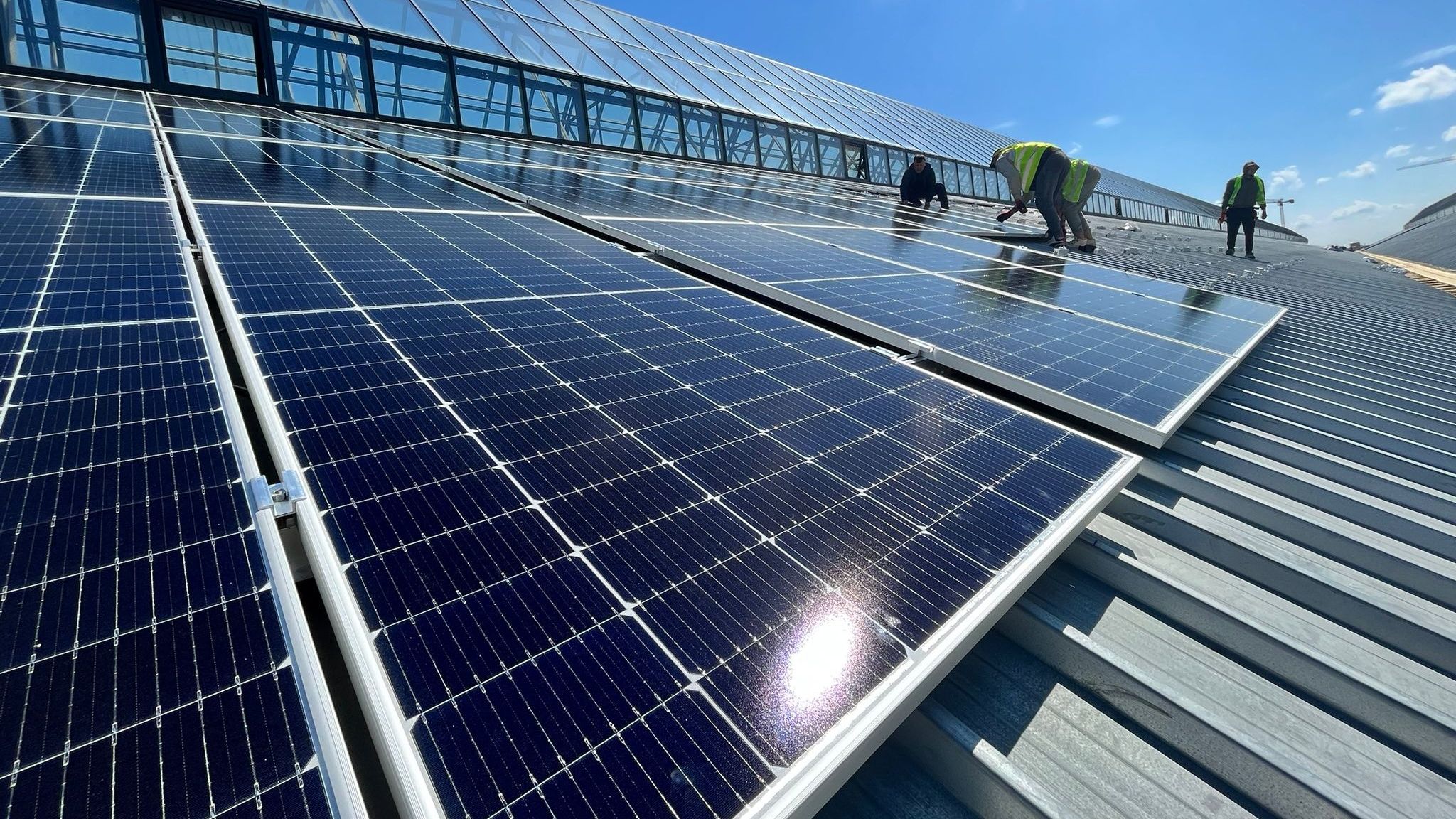 România pierde aproape 200 mil. euro anual din cauza prafului depus pe panourile fotovoltaice