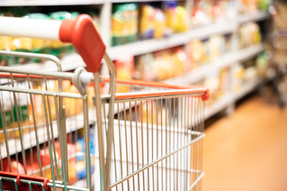 Cât au cheltuit românii în marile lanțuri de retail în 2025. Suma a crescut cu 77% față de 2019