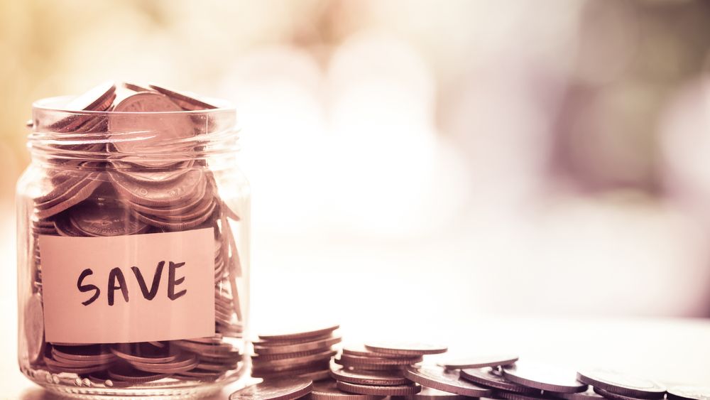 Sondaj BestJobs: Pandemia i-a forțat pe angajații români să cheltuie mai puțin și să pună banii deoparte