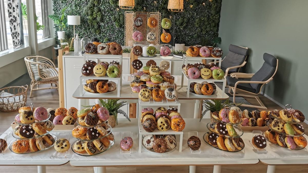 Hello Donuts lansează Sweet Hour – noul brand dedicat retailului, cu deserturi premium ambalate individual