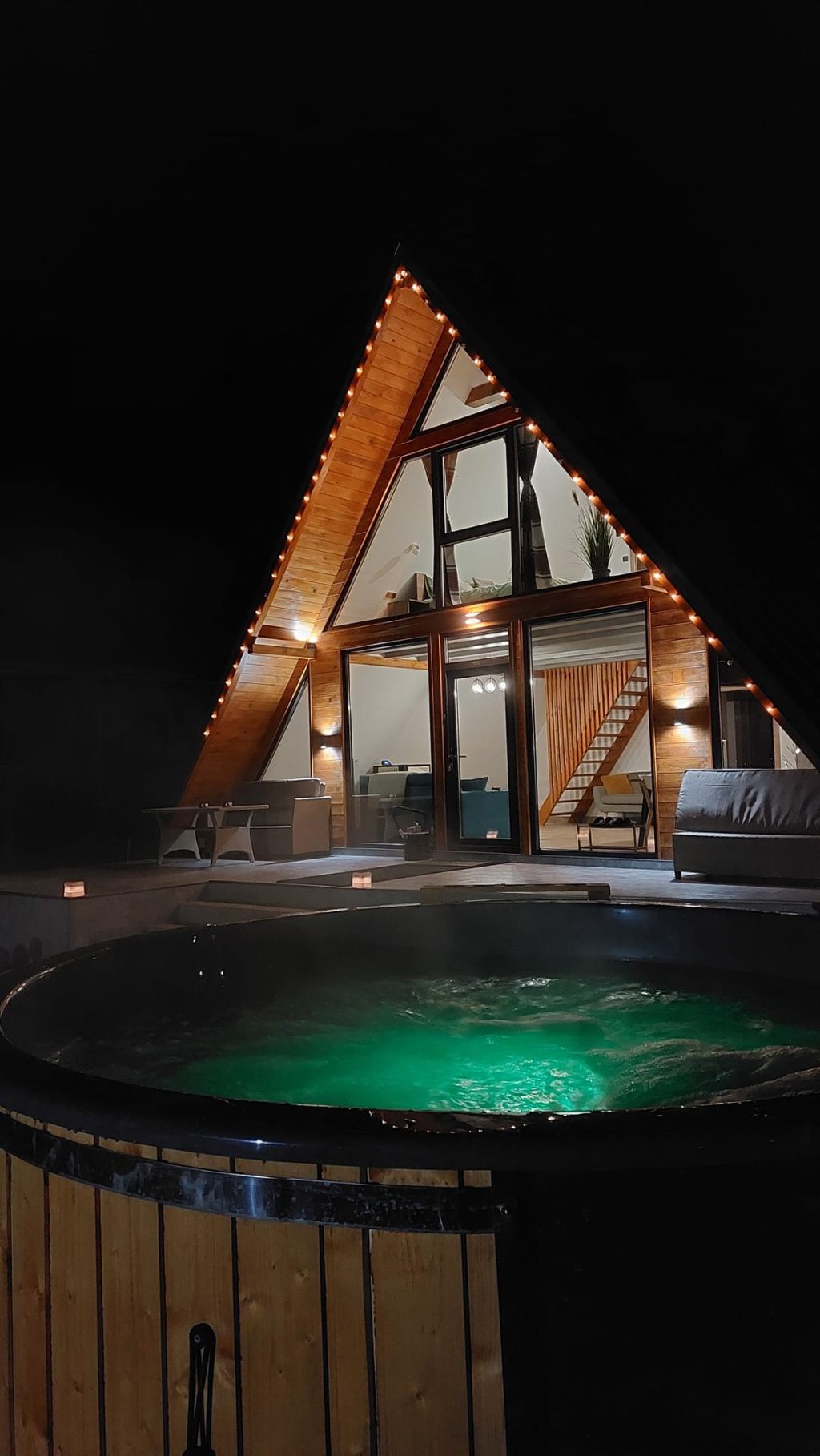 GALERIE FOTO: 5 cabane A-Frame din România unde te poți caza. Sunt la mare căutare printre cei ca - Imagine 9