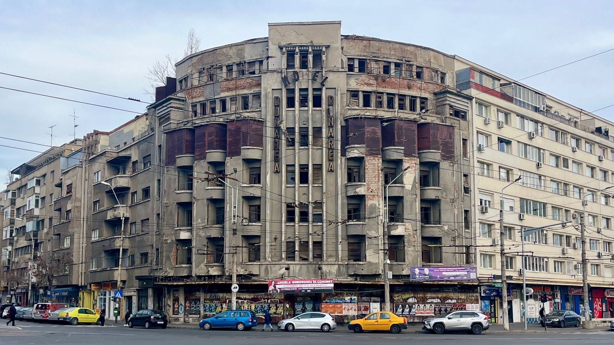 Creșterea impozitelor: Pentru Hotelul Dunărea, ruina de la Gara de Nord, se va plăti de șase ori mai mult