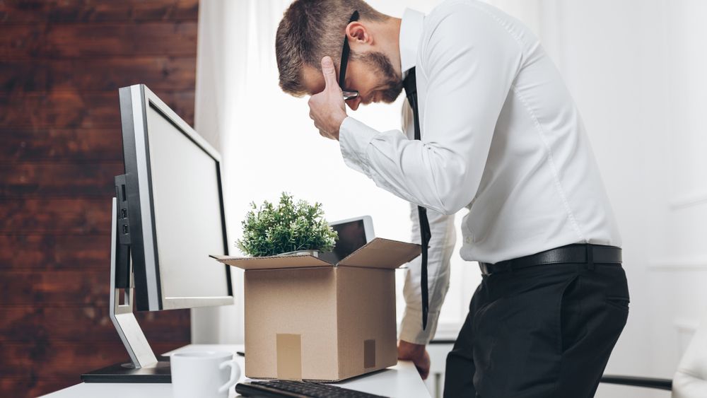 O companie IT înlocuiește 4.000 de angajați cu AI: Acțiunile i-au crescut cu 24%