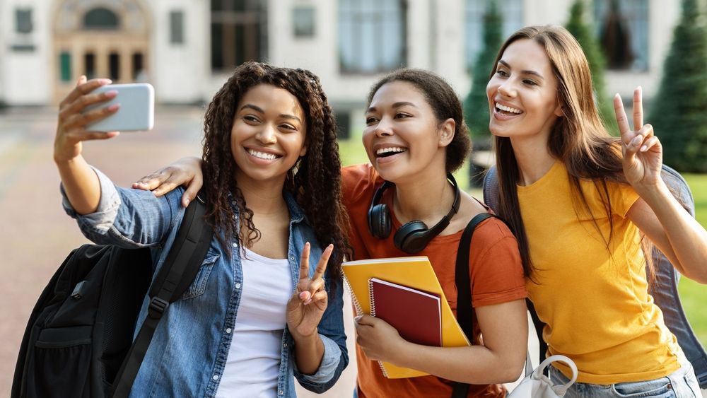 Studii în străinătate: Acestea sunt țările după care aleargă tinerii români. Spania a explodat și urcă spectaculos în top