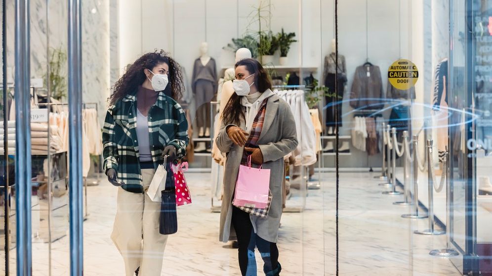 Se discută noi restricții în România. Propunere: Doar persoanele vaccinate să meargă la mall în weekend