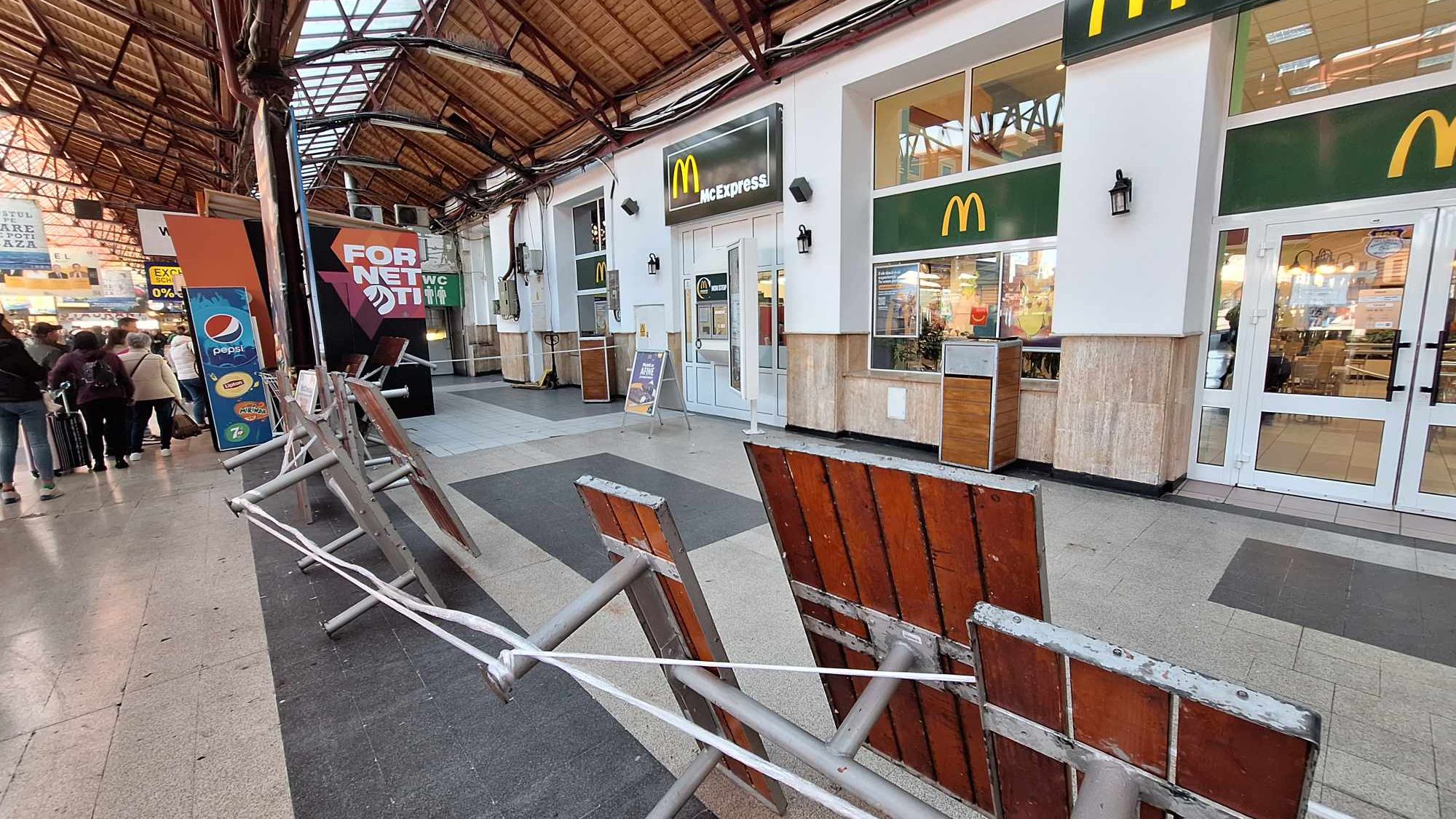 GALERIE FOTO: ANPC a închis restaurantul McDonald's din Gara de Nord, dar și mai multe patiserii