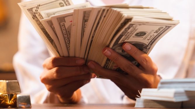 „Jefuirea continuă”: Averea miliardarilor lumii a crescut cu 2.000 de miliarde de dolari în 2024