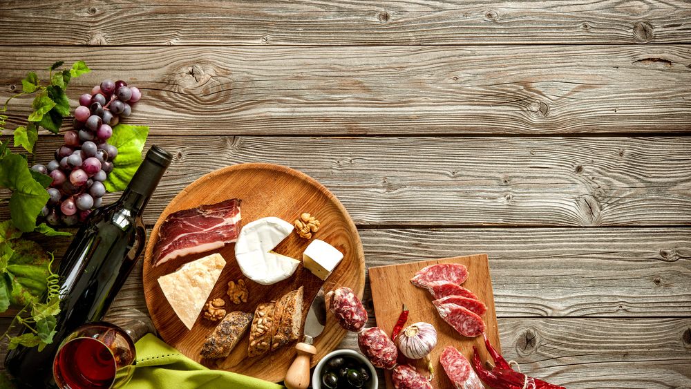 Mezelurile s-ar putea scumpi in perioada urmatoare, din cauza cresterii preturilor materiilor prime