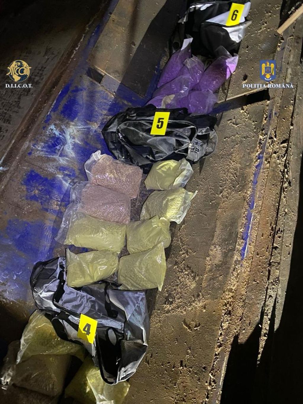 FOTO | D.I.I.C.O.T a prins o captură imensă: ecstasy în valoare de aproximativ 4 milioane de euro - Imagine 2