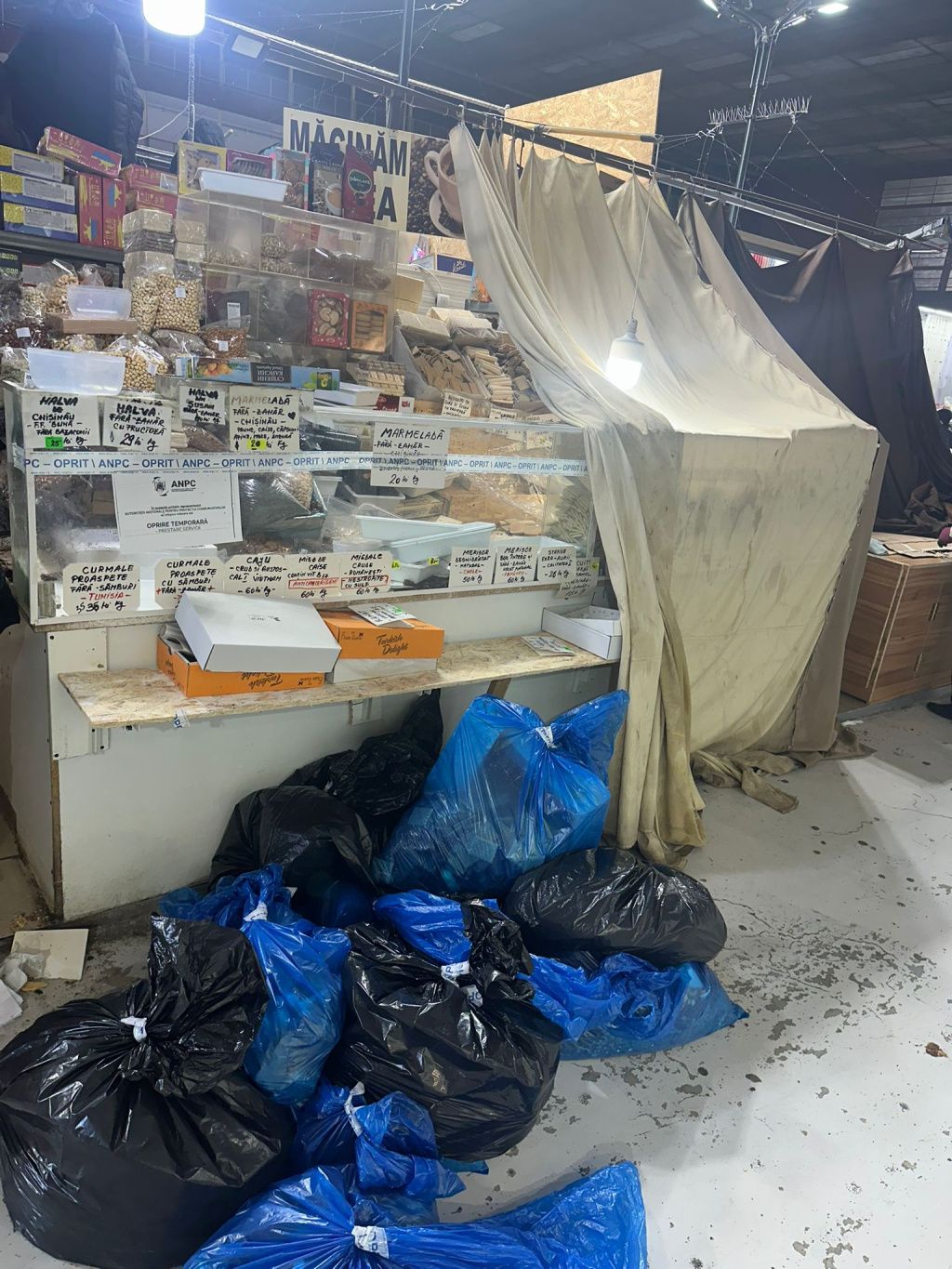 FOTO | ANPC a luat la "žpuricat" și Hala Obor Veche. Inspectorii lui Piedone au găsit pește st - Imagine 5