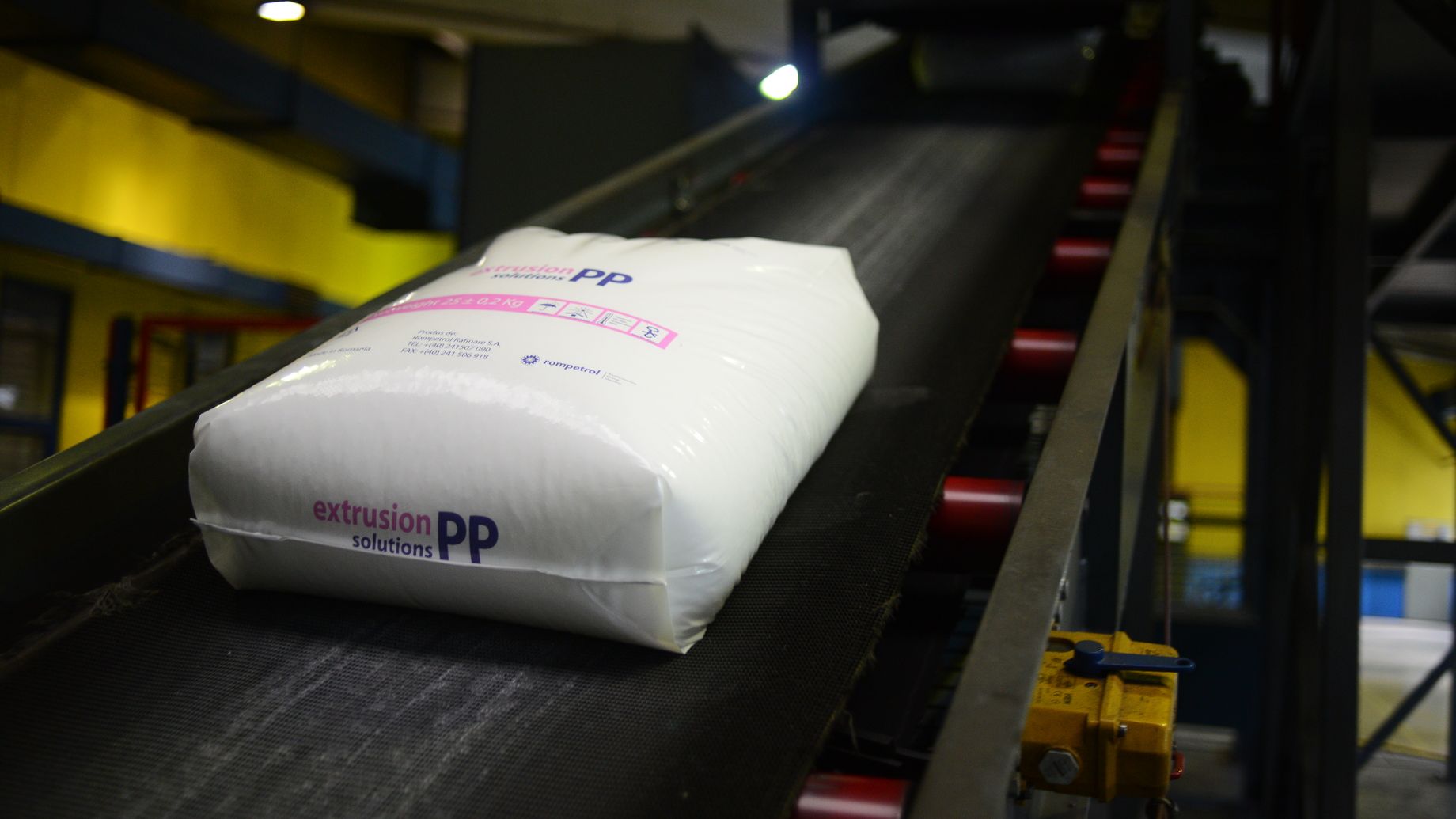 Premieră în Europa Centrala și de Est: România realizează un produs pentru stratul din mijloc al măștilor de protecție