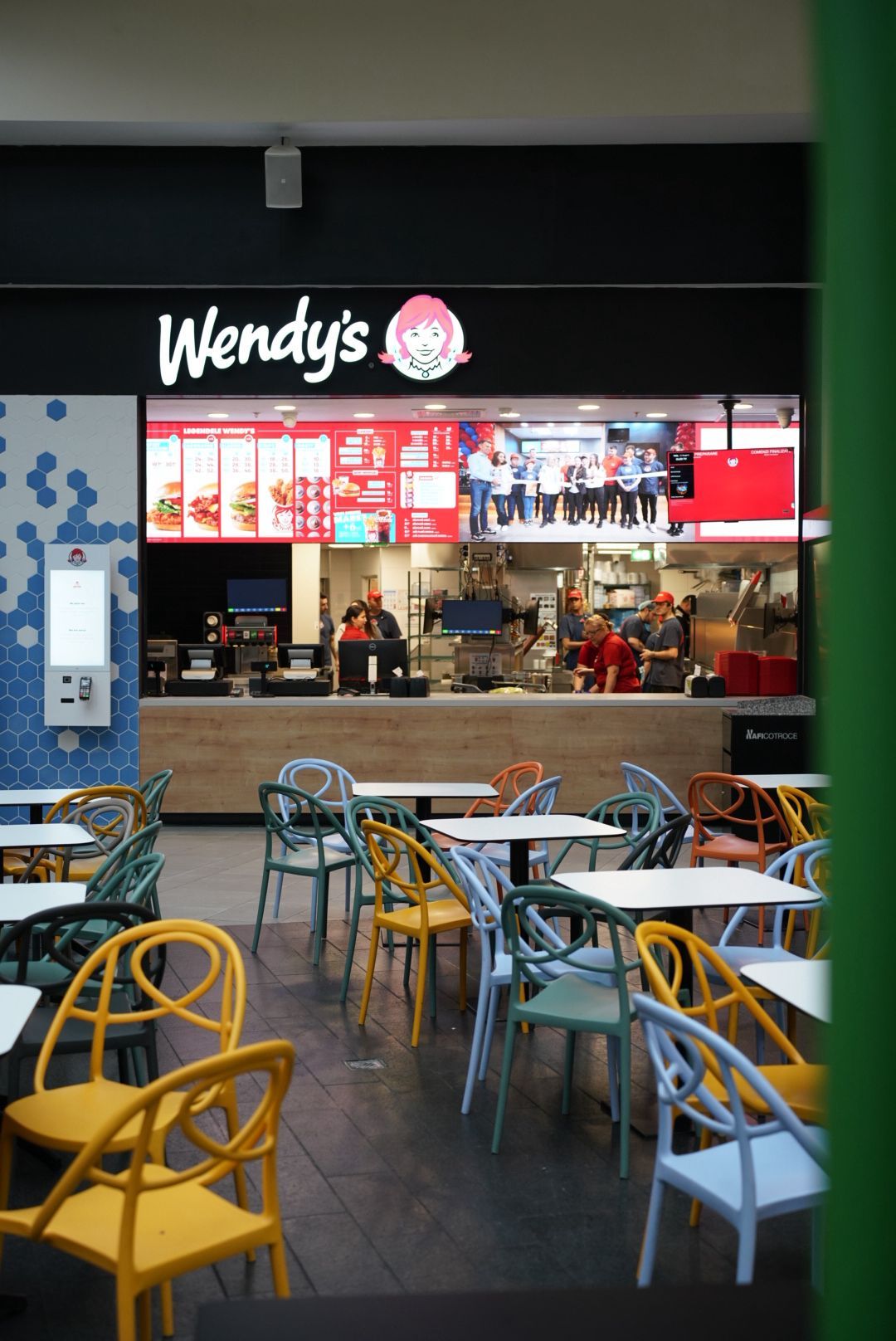 FOTO: Wendy`s a mai deschis în România un nou restaurant. Unde se află - Poza 5