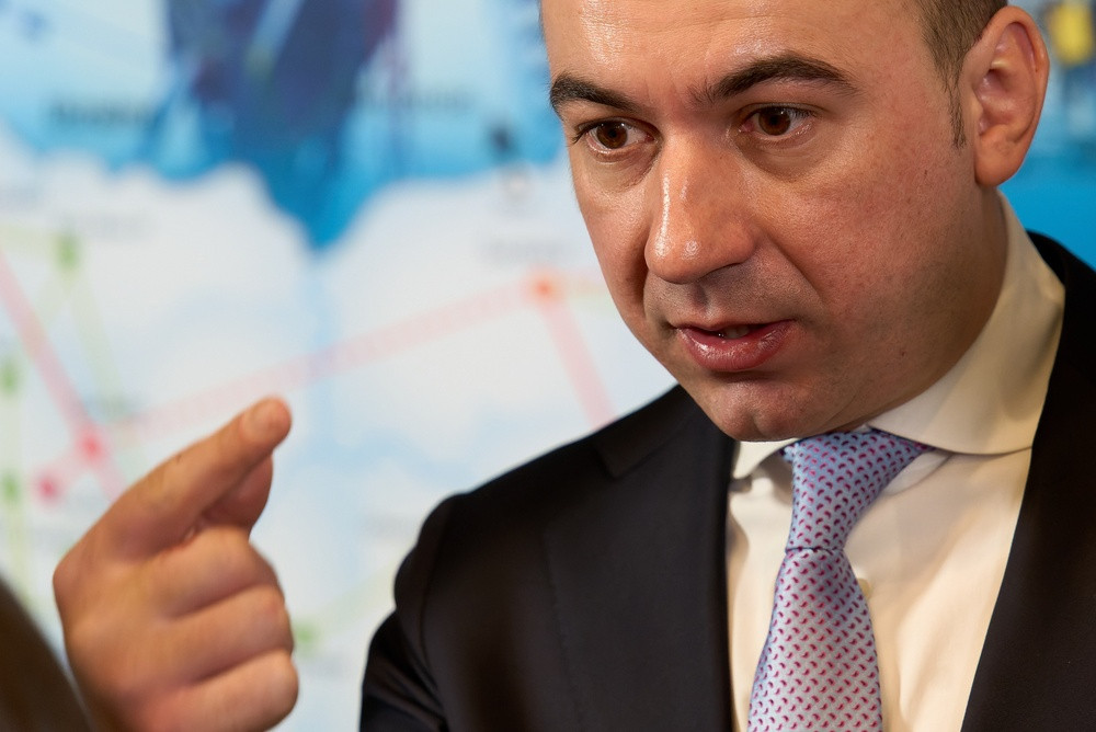 Bogdan Ivan îi cere lui Bolojan să intervină după scumpirea motorinei: Prețurile au luat-o razna