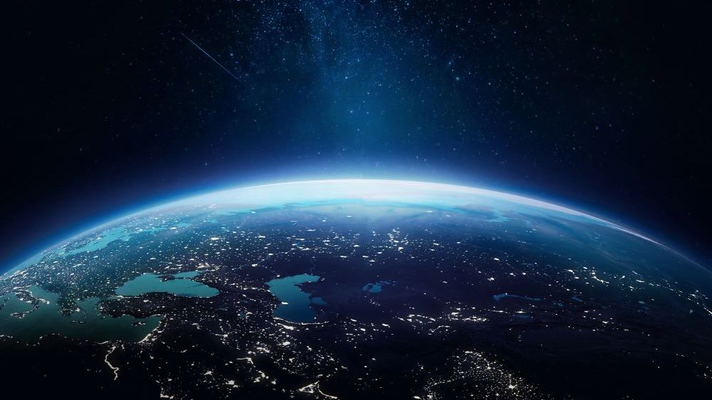 Pământul, ”zguduit” de o furtună solară: rețelele electrice și sateliții ar putea suferi întreruperi