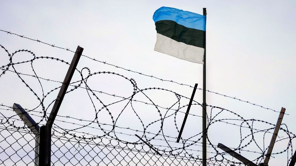 Rusia continuă să creeze agitație la frontiera NATO. Ultima ispravă: ar fi furat niște geamanduri din râul care o separă de Estonia