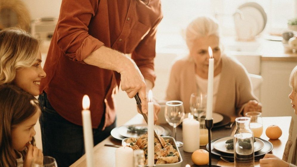 OMS recomandă purtarea măștilor la reuniunile de familie de Crăciun