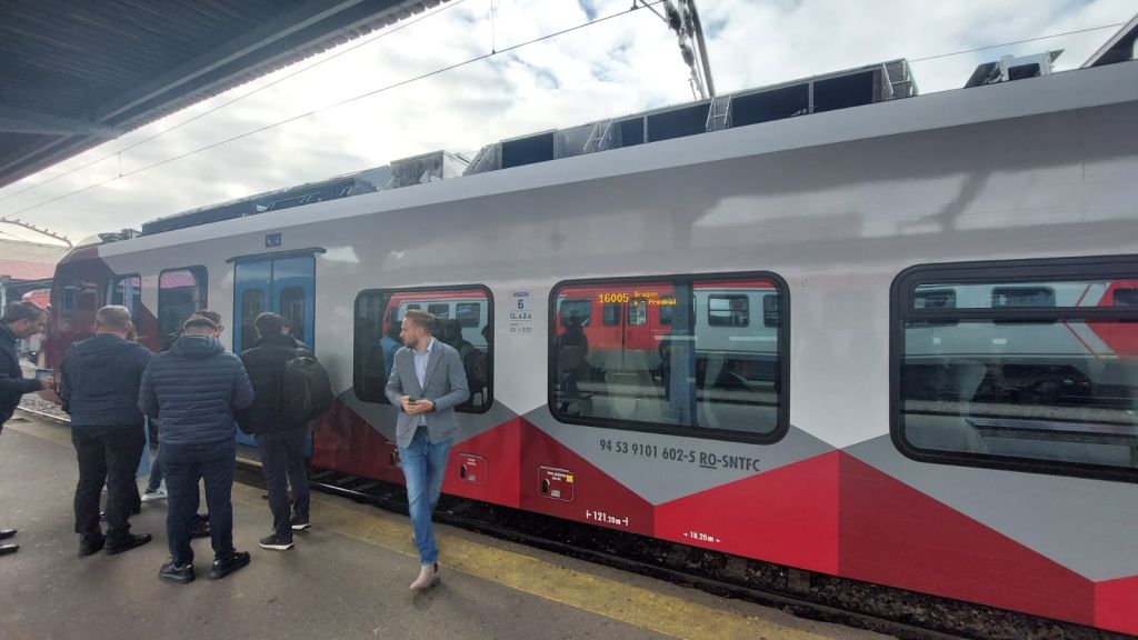 GALERIE FOTO | Primul tren electric cumpărat de România în 40 de ani, gata de prima călătorie - Imagine 17