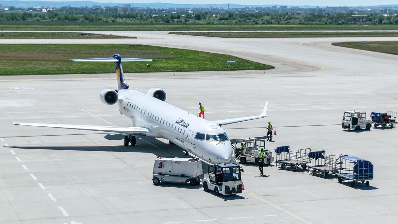 Lufthansa și Eurowings anulează peste 1.000 de zboruri în iulie din cauza lipsei de personal