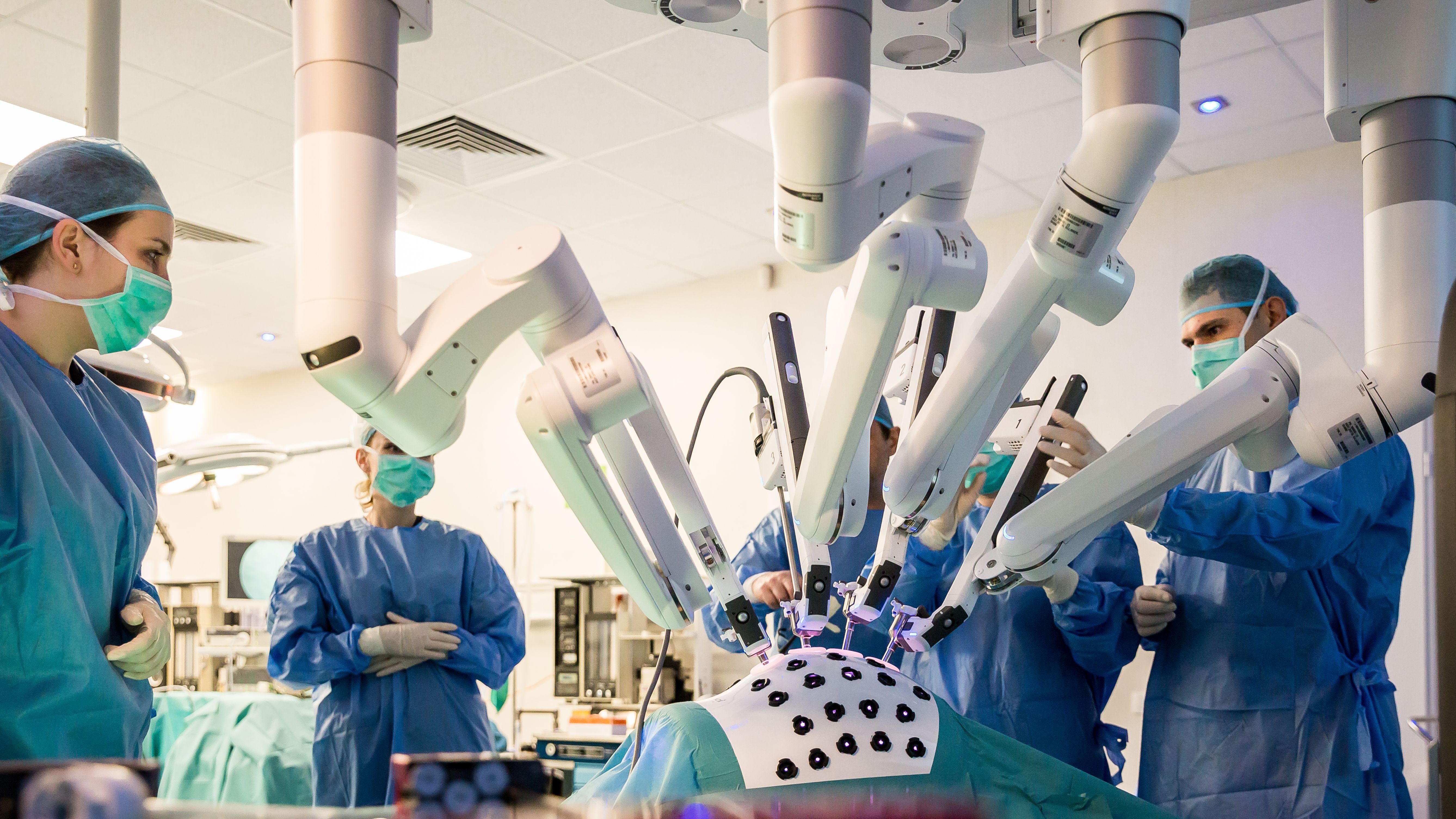 Inovatie in medicina: Ponderas investeste 3 milioane euro in roboti chirurgicali