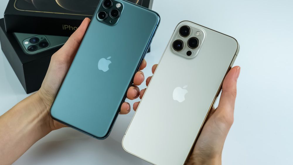 Ce să alegi între iPhone 11 și 12?