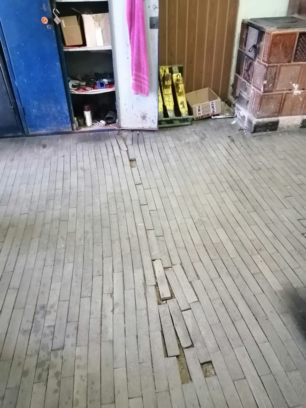 Protecția Consumatorilor a dat amendă pentru mizeria dintr-o gară CFR - Imagine 3