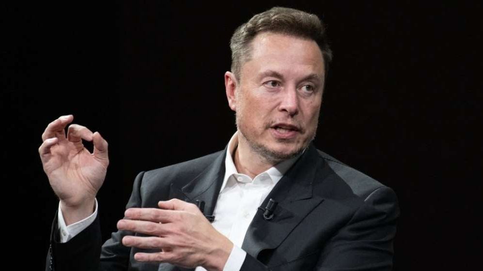 Cu un „măr” îl ții pe Musk la distanță: Avertismentul șefului Tesla după anunțul parteneriatului dintre OpenAI și Apple