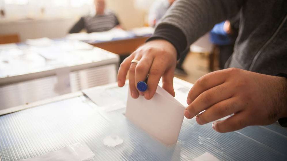 Artiștii români cheamă oamenii la vot. Mesaje în rafală de la Matei Vișniec, Smiley, Loredana Groza, Ștefan Bănică, Mihai Călin și alții