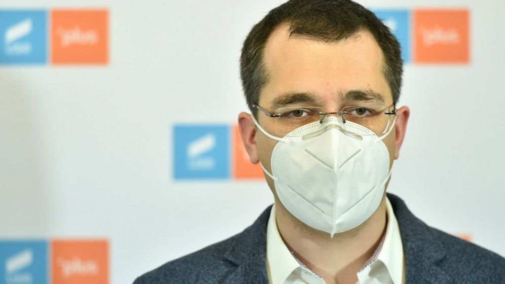 Voiculescu: Deși România va fi afectată de reducerea livrărilor de vaccin, campania merge mai departe