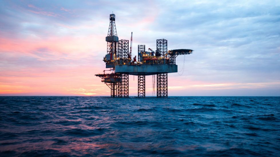 Europa eșuează în a închide robinetul cu bani al lui Putin. 60$/baril, plafon prea ridicat pentru prețul petrolului rusesc