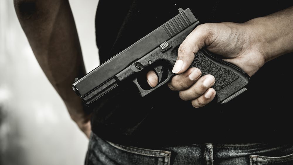 Senatorul Badalau a fost amendat pentru arma, cea pe care i-au furat-o hotii vineri noaptea