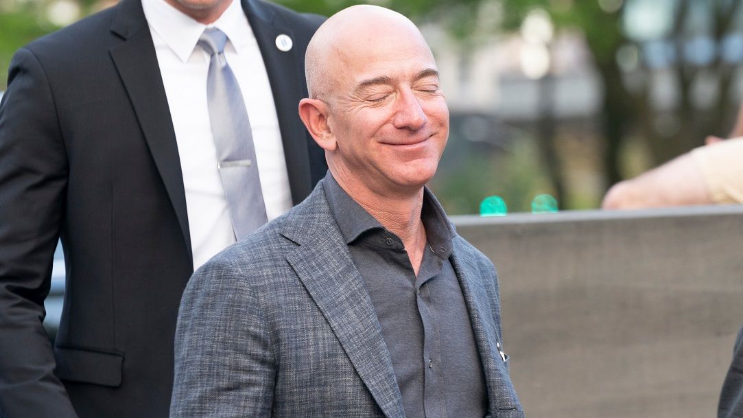 Amazon vrea sa iti platesti combustibilul prin comenzi vocale: cu ce gigant a facut parteneriat si cand va lansa solutia