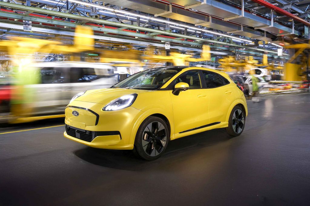 GALERIE FOTO | Ford Puma Gen-E, prima electrică făcută în România, a intrat în producție - Imagine 7