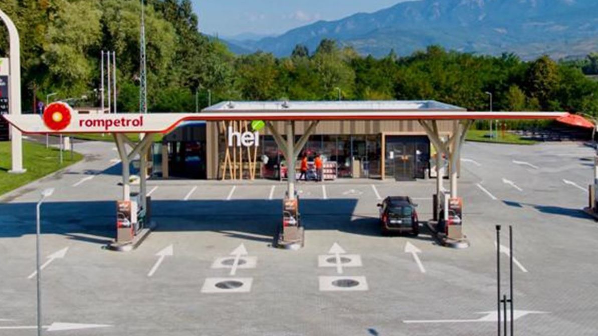 Stații de încărcare ultra-rapidă pentru maşini electrice, în benzinăriile Rompetrol de pe A1