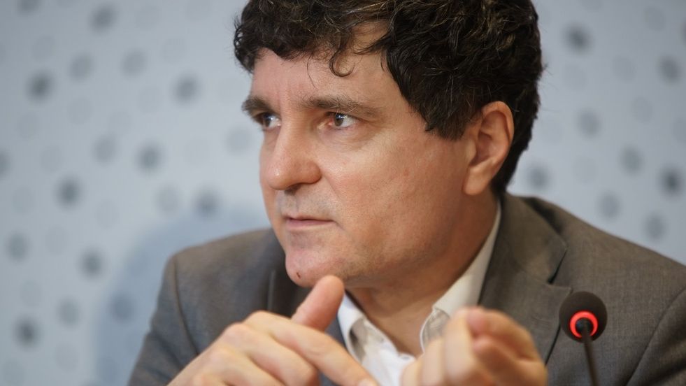 Nicușor Dan și-a publicat declarația de avere. Are 243.000 în conturi și 7.460 mp în Predeal