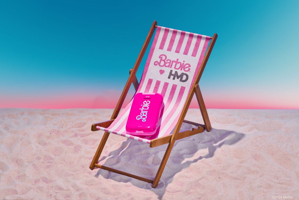 HMD și Mattel au scos pe piață telefonul Barbie, un model retro cu clapetă - Imagine 16