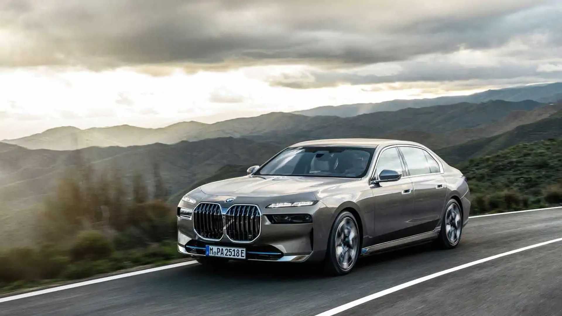 Românii îi depășesc pe austrieci la opulență: BMW a vândut mai multe Seria 7 la noi în 2024