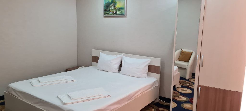 Cum arată "žperla eșuată" a Deltei Dunării: Un hotel plutitor a fost scos la licitație de ex - Imagine 1