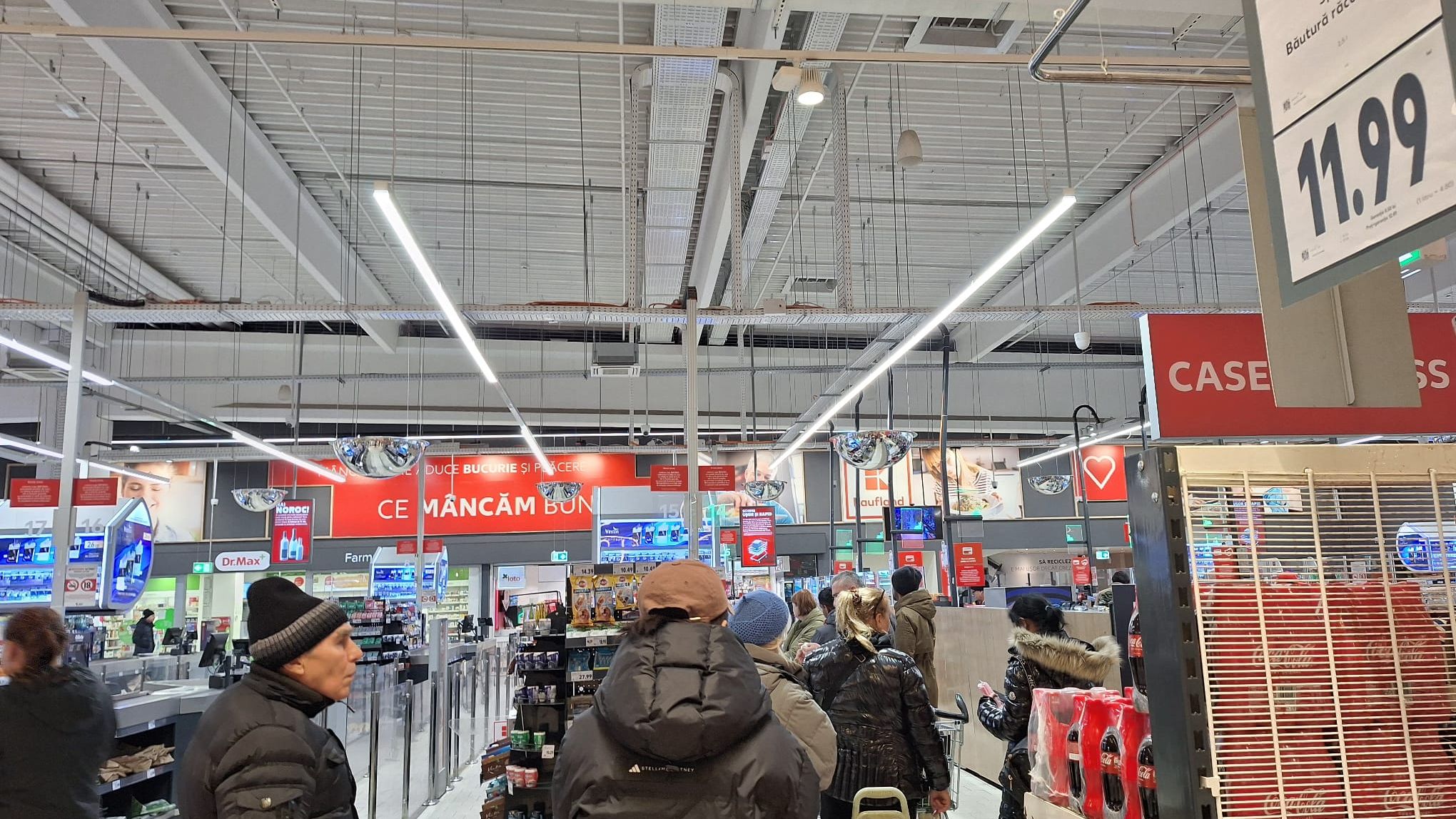 [FOTOREPORTAJ] Roșiile sunt românești? În căutarea boicotului: cât de goale au fost azi supermarketurile din București