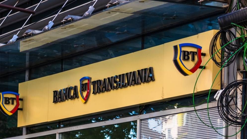 Clienții de la Banca Transilvania au o funcție nouă: nu mai trebuie să completeze datele cardului când plătesc pe internet