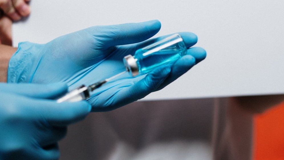 Coronavirus: Un vaccin creat de Universitatea Oxford va fi testat în Brazilia
