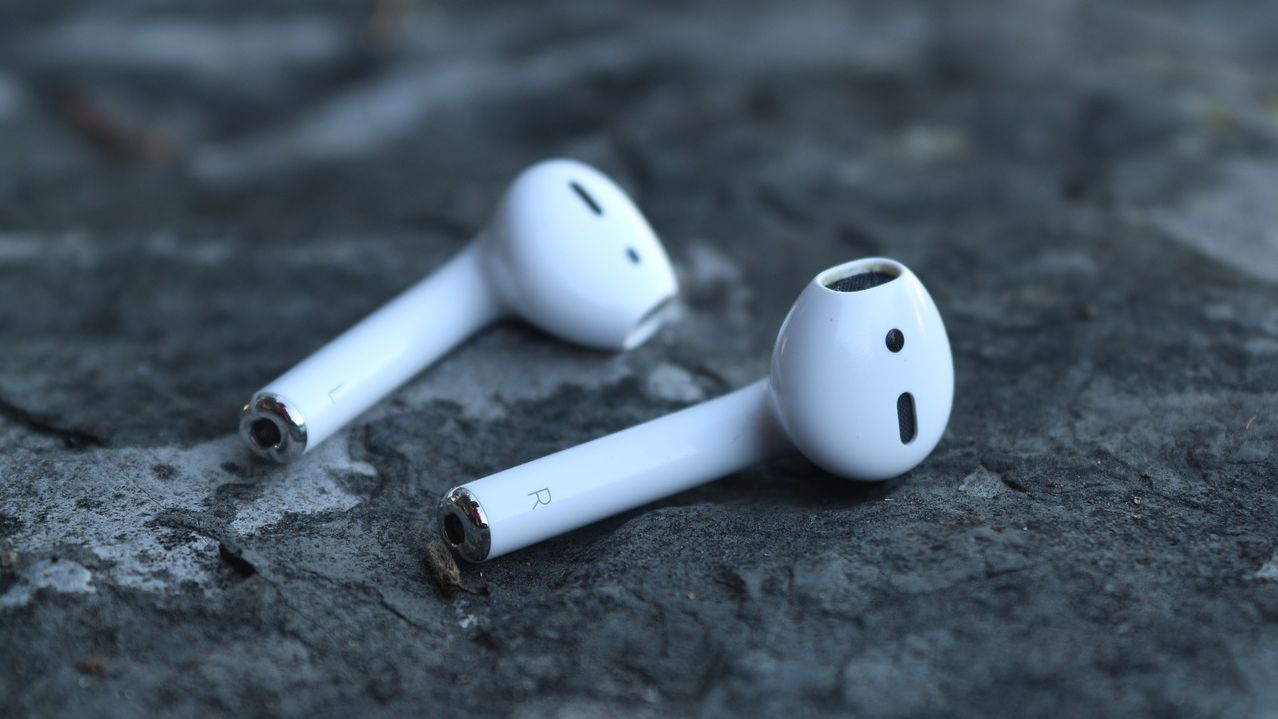 Un ucrainean a descoperit ofensiva lui Putin din Donbas pentru că soldații ruși i-au furat căștile AirPods