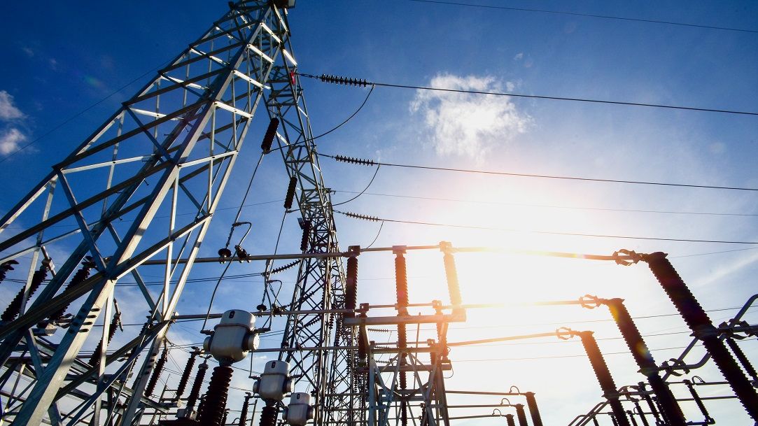 Cum pot plăti bucureștenii mai puțin la factura de curent: 32 de oferte mai ieftine dacă își schimbă contractul