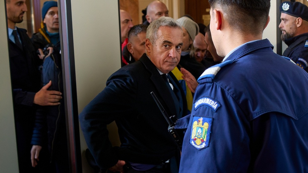 Măsuri speciale de securitate înainte de audierea lui Călin Georgescu. Procurorii sunt de cinci ore în casa din Mogoșoaia a fostului prezidențiabil. Ce urmează