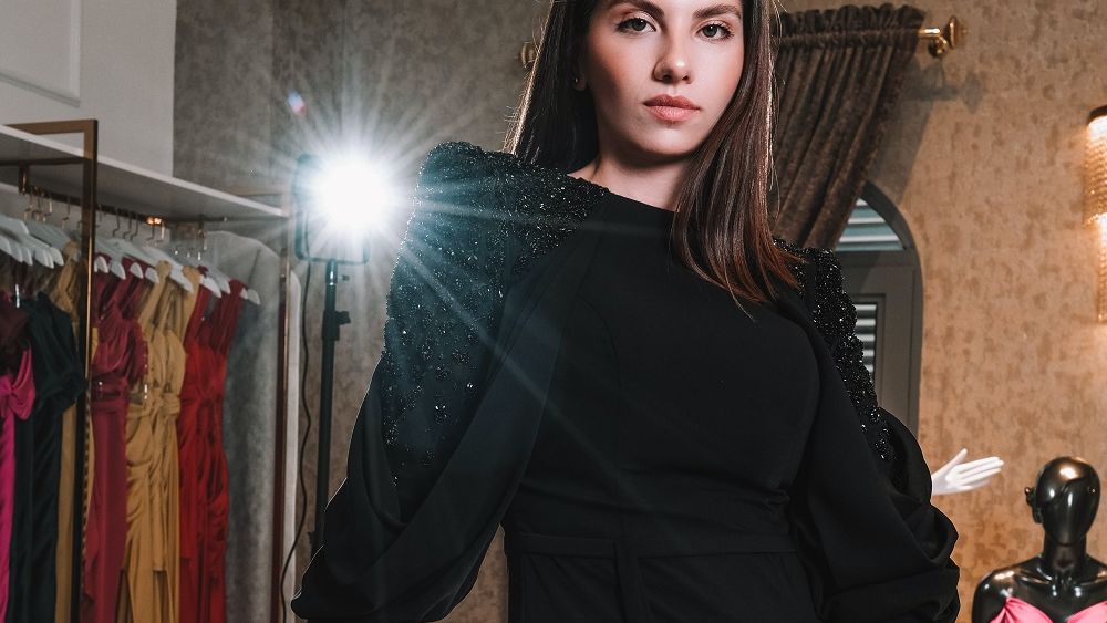 Cum se poartă rochiile din tricot în sezonul rece