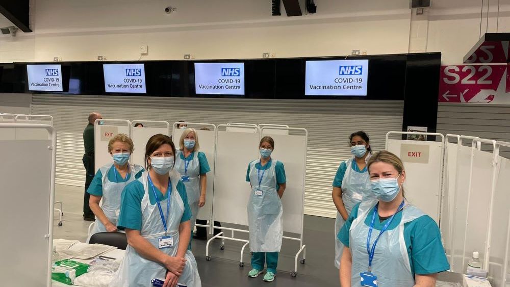 Marea Britanie ”dă bice” campaniei de vaccinare în masă în cel mai critic moment al pandemiei