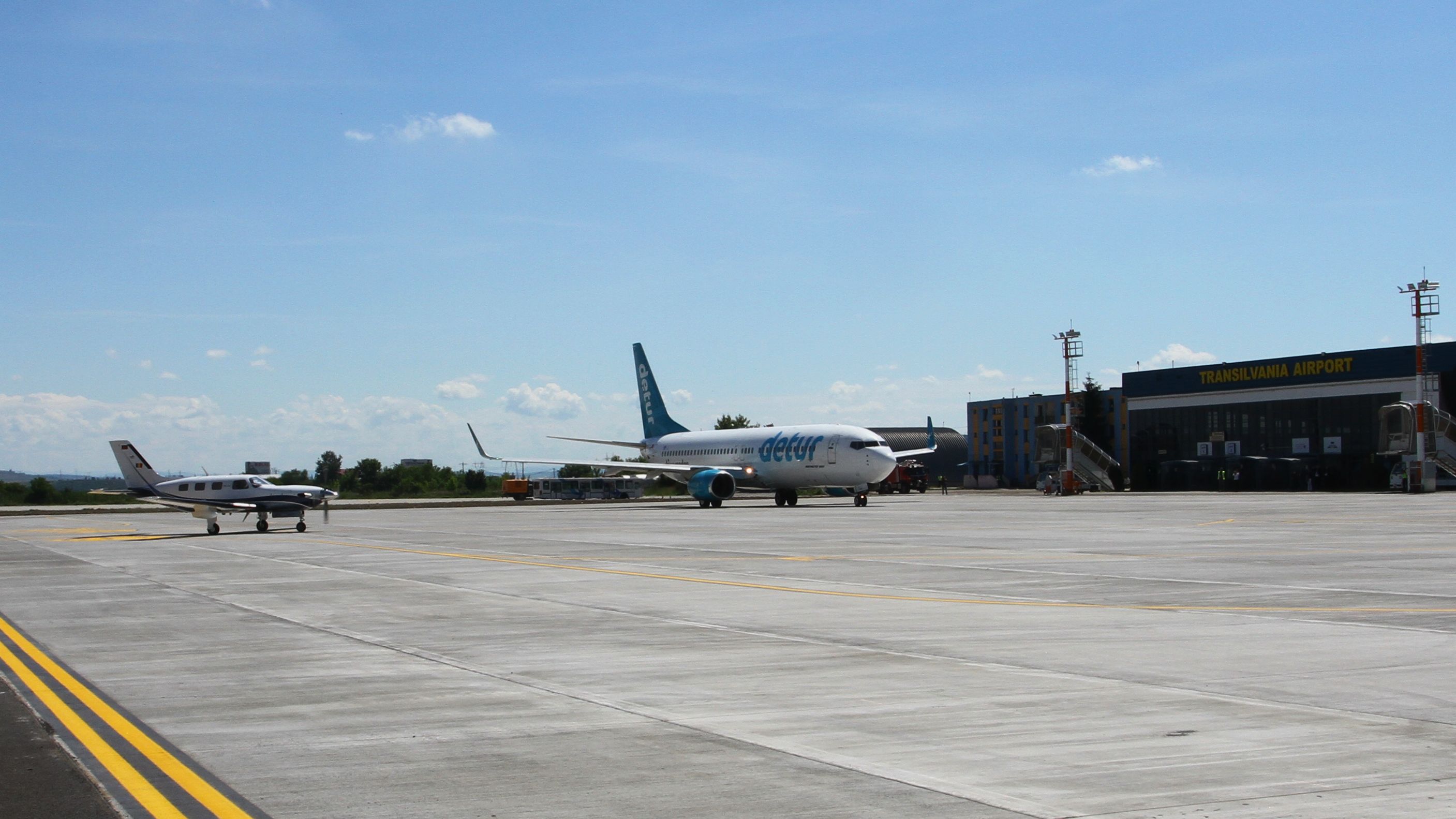 Cum arata viitorul pentru aeroportul din Targu Mures? Consiliul Judetean vrea sa investeasca in aeroport, dar unii specialisti se tem ca traficul se va reduce