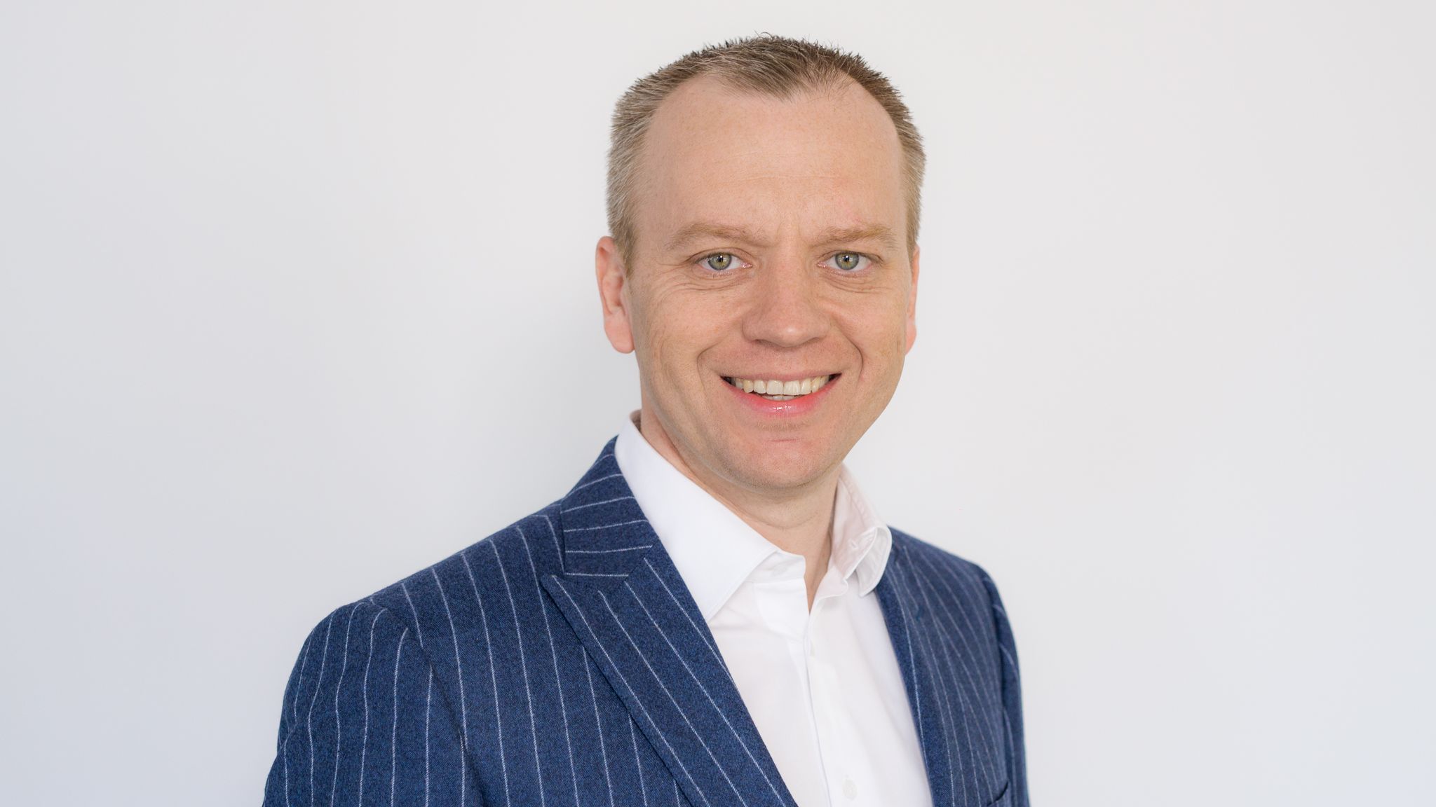 Instant Factoring și Expert Software, parteneriat pentru ca furnizorii marilor retaileri să își încaseze pe loc facturile emise