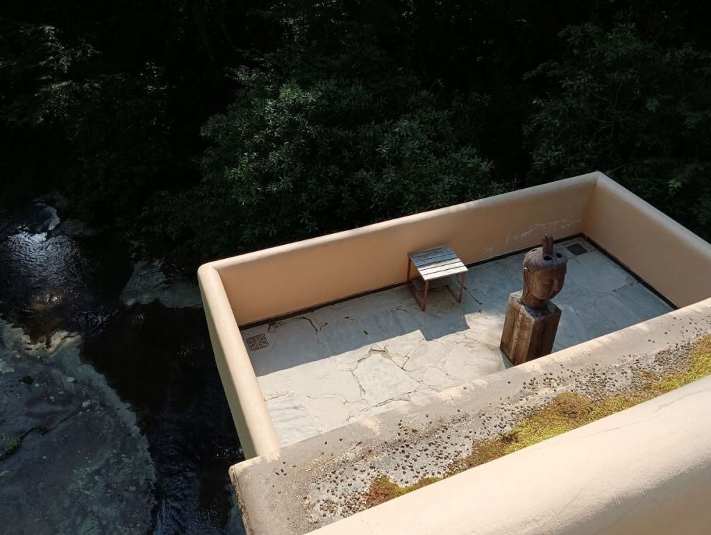 Cum arată Fallingwater, cea mai frumoasă casă din America, construită pe o cascadă - Imagine 17
