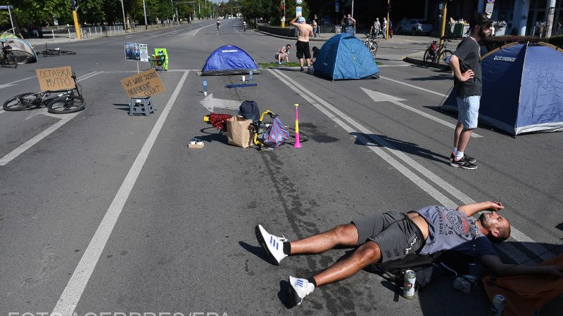 FOTO / VIDEO | Protestatarii bulgari au blocat autostrada care duce spre vama Kulata