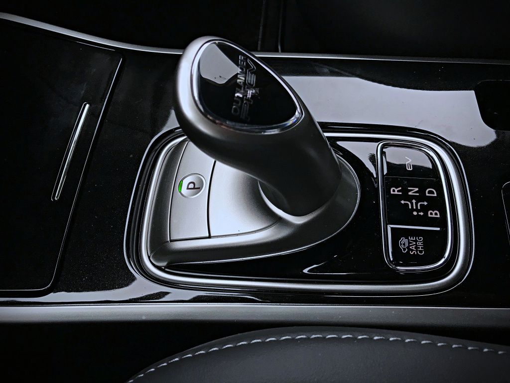 Mitsubishi Outlander PHEV - Imagine 18